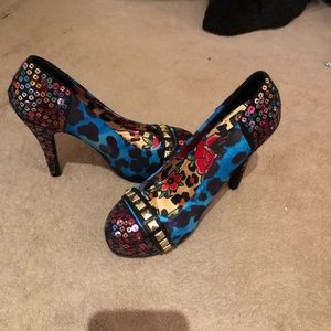 Purple pumps that have crazy details on them!